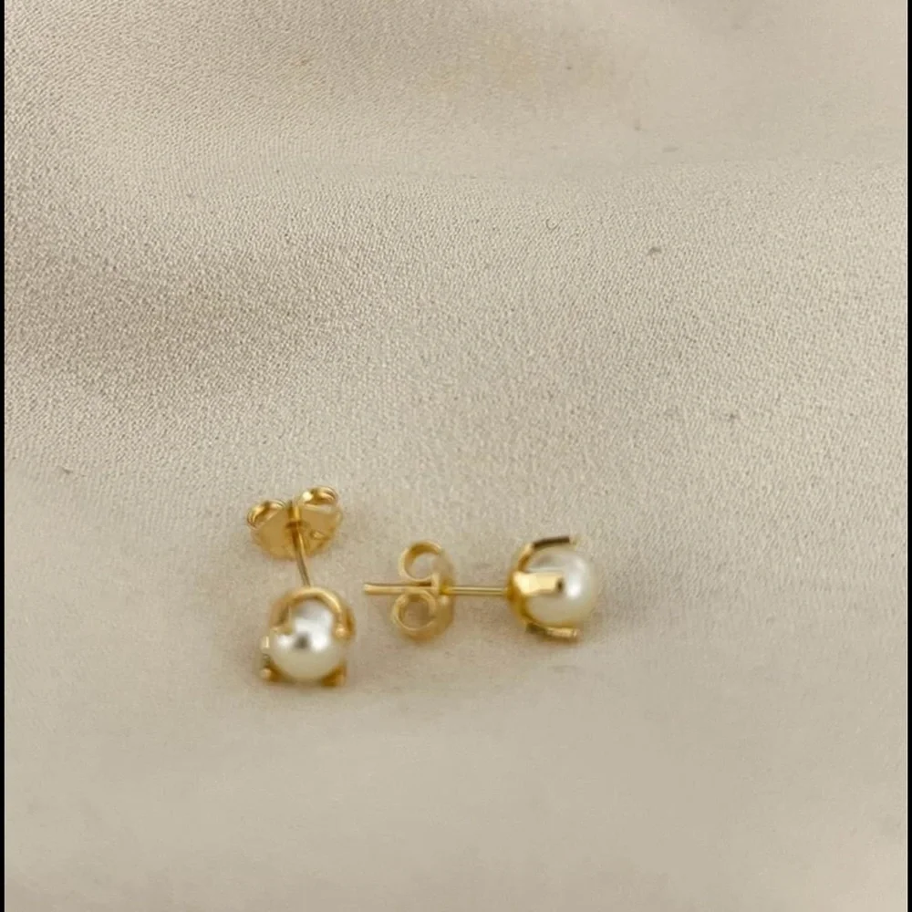 18k Gold Filled Pearl Girls Stud Earrings